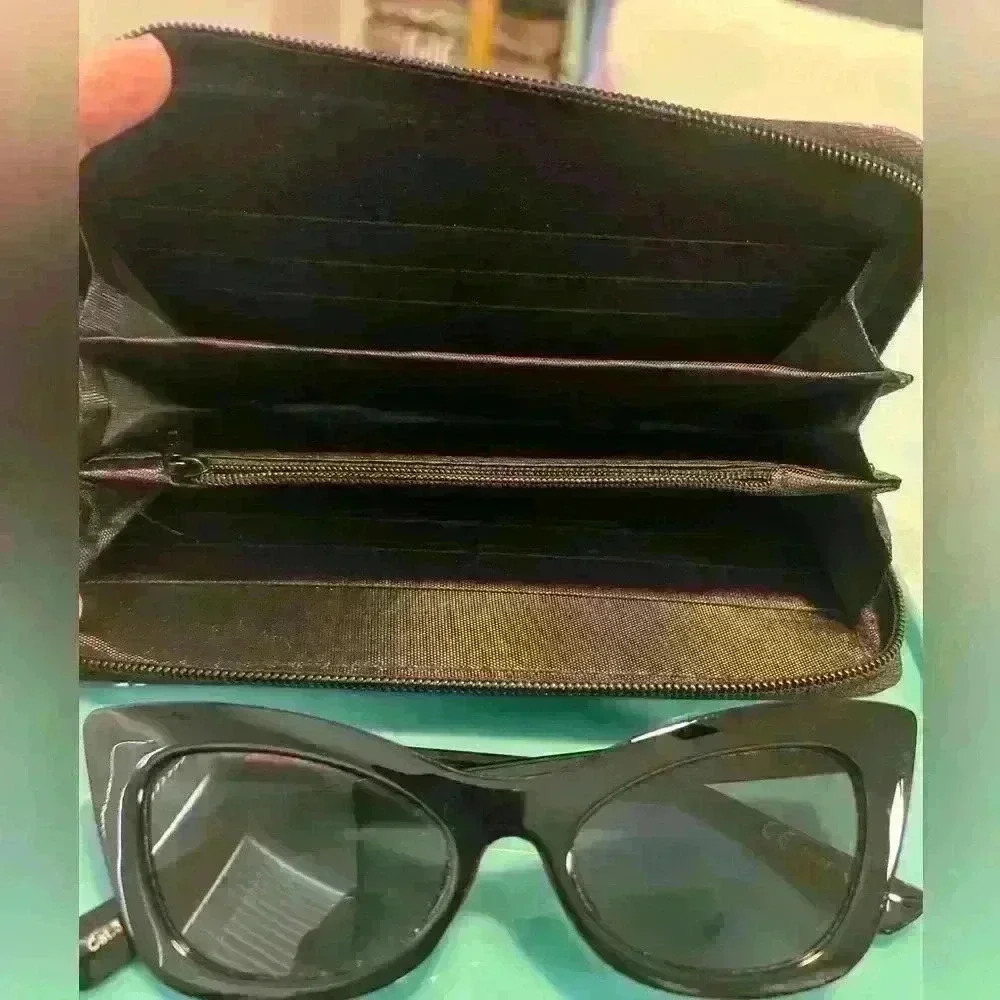 𦩠NWOT- Flamingo Zipper Long Wallet with cat eye black fashion shades - Picture 3 of 4